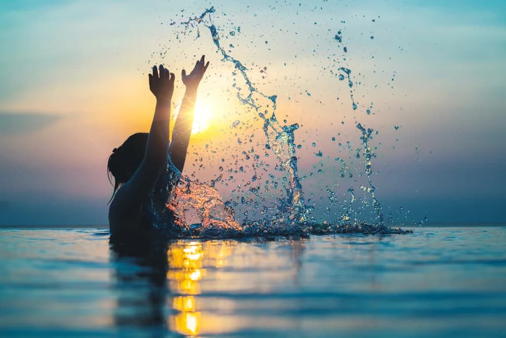 ရေကူးခြင်းက သင့်ရဲ့ခန္ဓာကိုယ်အတွက် ဘယ်လိုကောင်းကျိုးတွေပေးစွမ်းနိုင်သလဲ