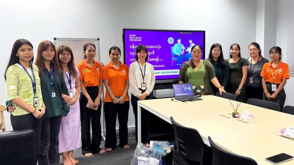 ကျန်းမာရေးစောင့်ရှောက်မှုတစ်ရပ်အဖြစ် a Sure Company မှ ဝန်ထမ်းများအား ရာသီတုပ်ကွေး ကာကွယ်ဆေး အခမဲ့ ထိုးနှံပေးခဲ့